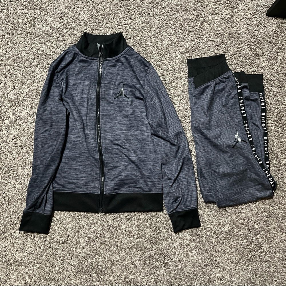 Air Jordan Tracksuit Set kids medium